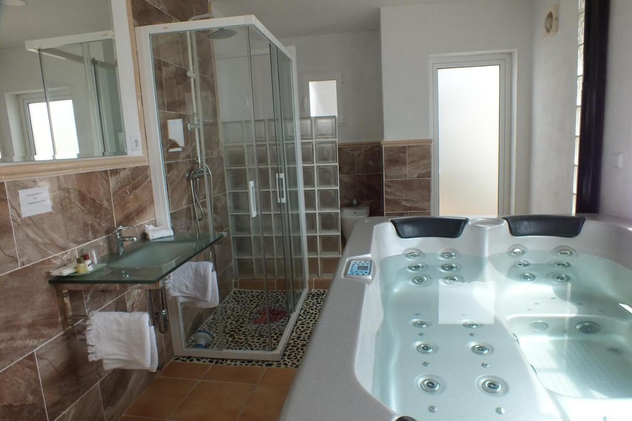 Casas de Cuadra Pension Isla - Couples Only מראה חיצוני תמונה
